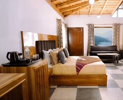 Buransh, Lake View | Iron/ironing board, free WiFi