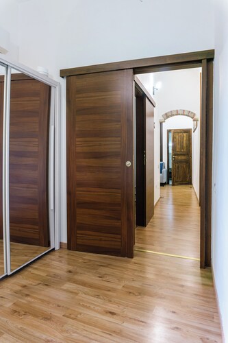 Spacious apartment within walking distance of the historic center and shopping streets