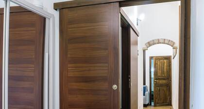 Spacious apartment within walking distance of the historic center and shopping streets