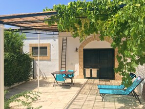 Outdoor dining - Villa Sara of Apulia - Triple (Masseria Gaudella)