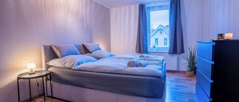 2 bedrooms, travel crib, free WiFi, bed sheets