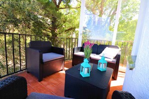 Apartment | Balcony - Spacious Apt. With Barbecue in Roses (Roses)