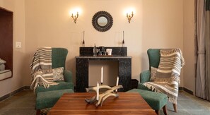 Chambre luxueuse, piscine privée | Aire de séjour