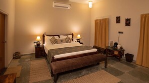 Chambre Luxe, vue cour intérieure | Literie de qualité supérieure, matelas mémoire de forme