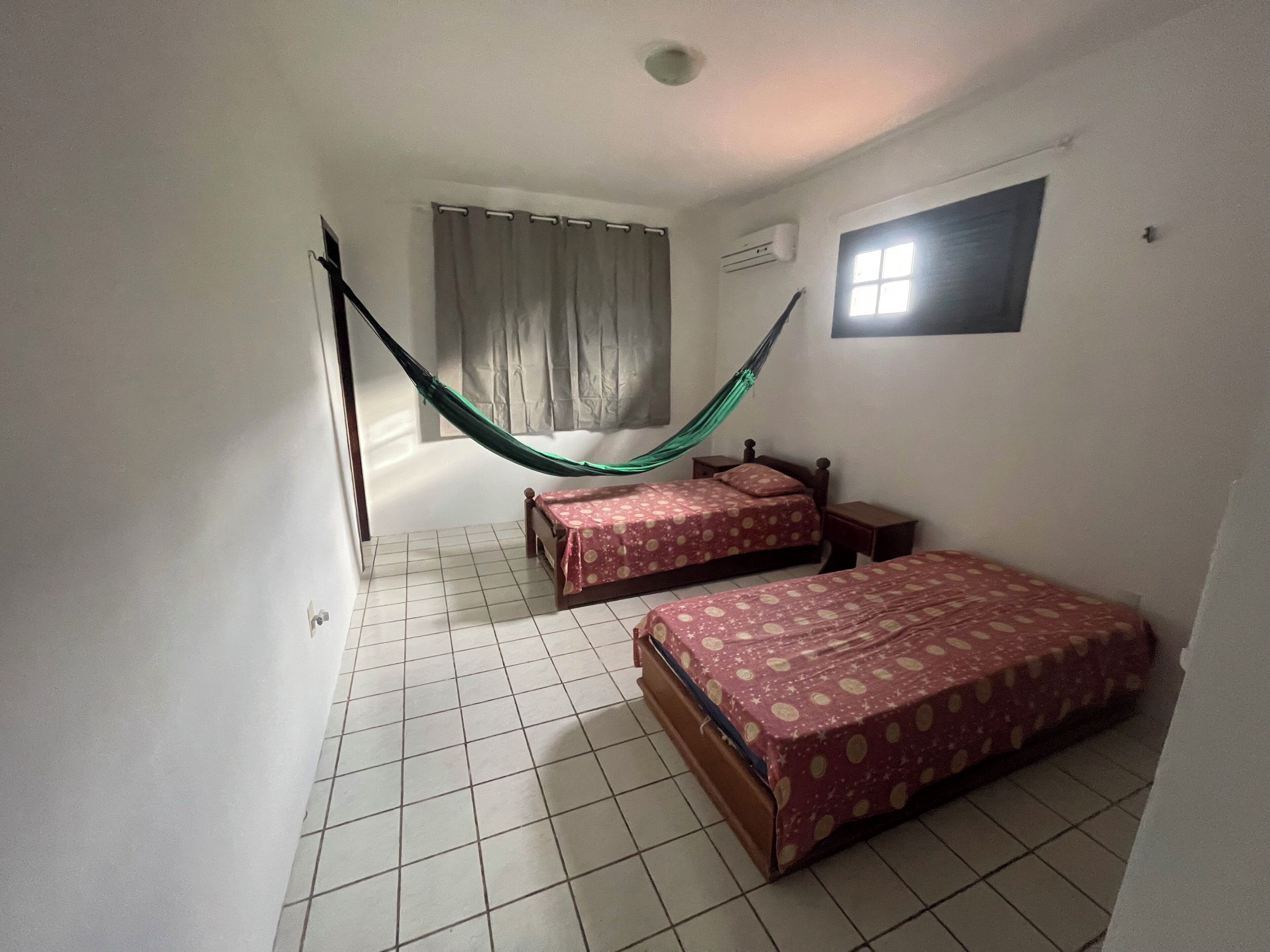 4 chambres, fer et planche à repasser, Wi-Fi gratuit, draps fournis