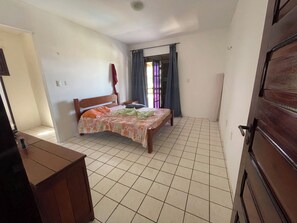4 slaapkamers, een strijkplank/strijkijzer, gratis wifi, beddengoed