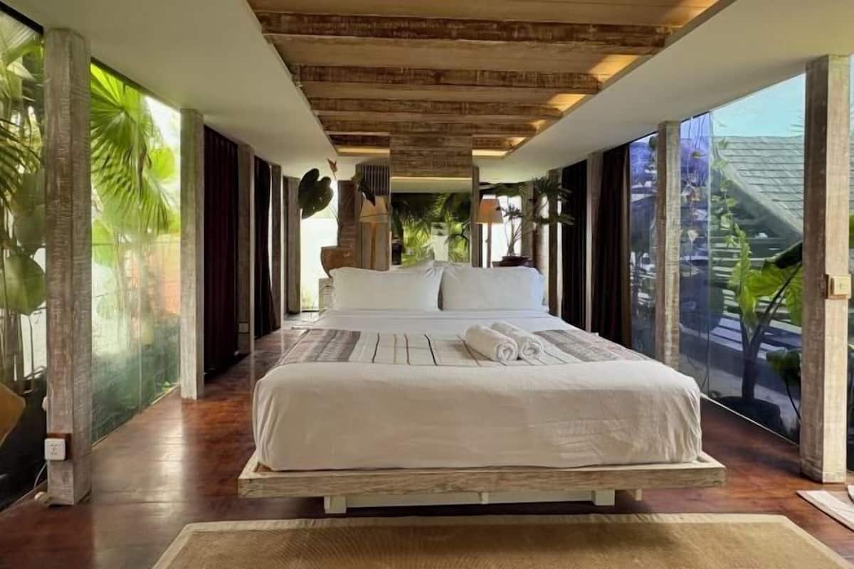 Premium bedding, desk, laptop workspace, free WiFi