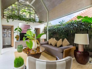 Desk, laptop workspace, free WiFi - Kawung Villa Canggu (Canggu)