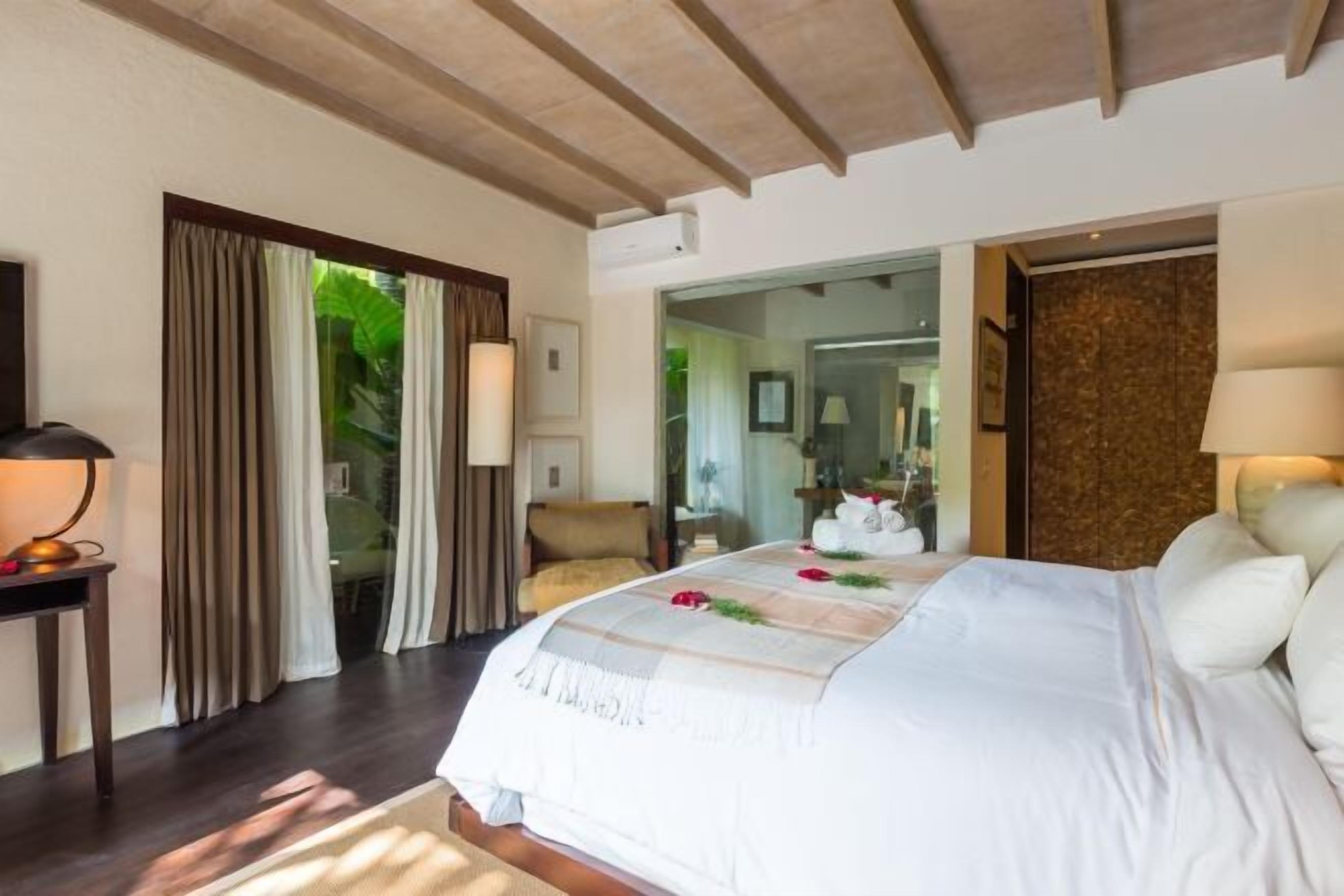 Schreibtisch, laptopgeeigneter Arbeitsplatz, kostenloses WLAN