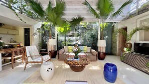 Villa – basic, hageutsikt | Skrivebord, skrivebord for bærbar PC og wi-fi (inkludert)