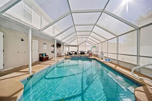 Een verwarmd zwembad