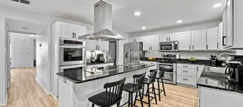 Reunion - Sleeps 26 hot tub 10 br 8 ba 6 mile beach