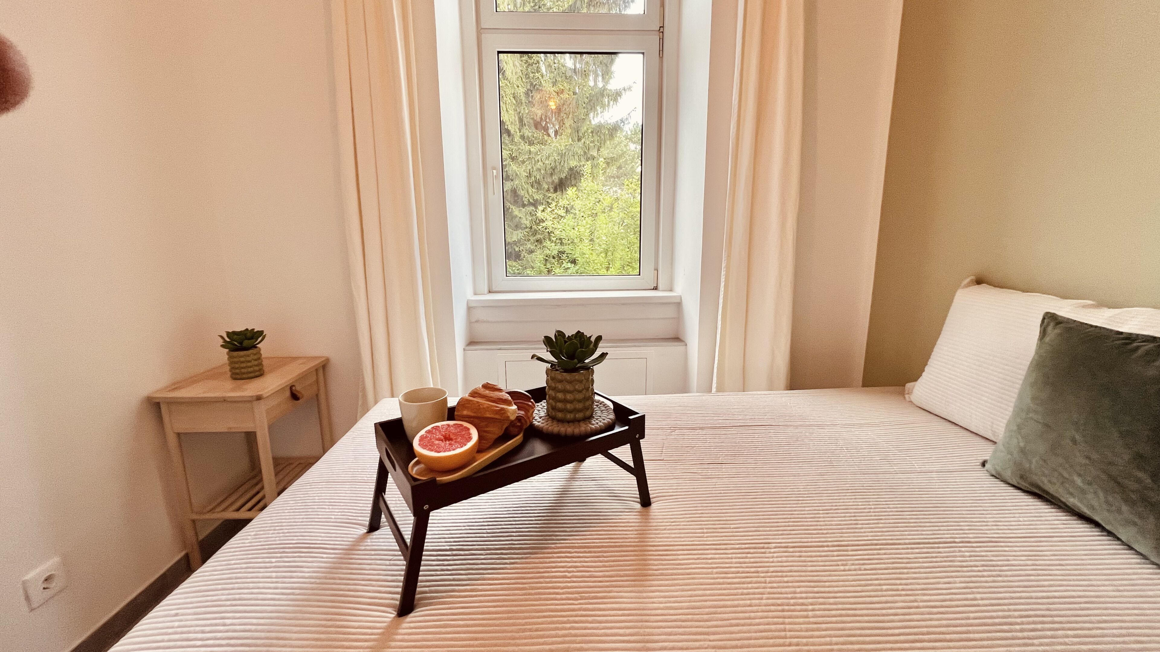 2 bedrooms, iron/ironing board, travel crib, free WiFi