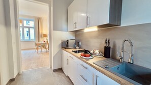 Fridge, stovetop, coffee/tea maker, electric kettle