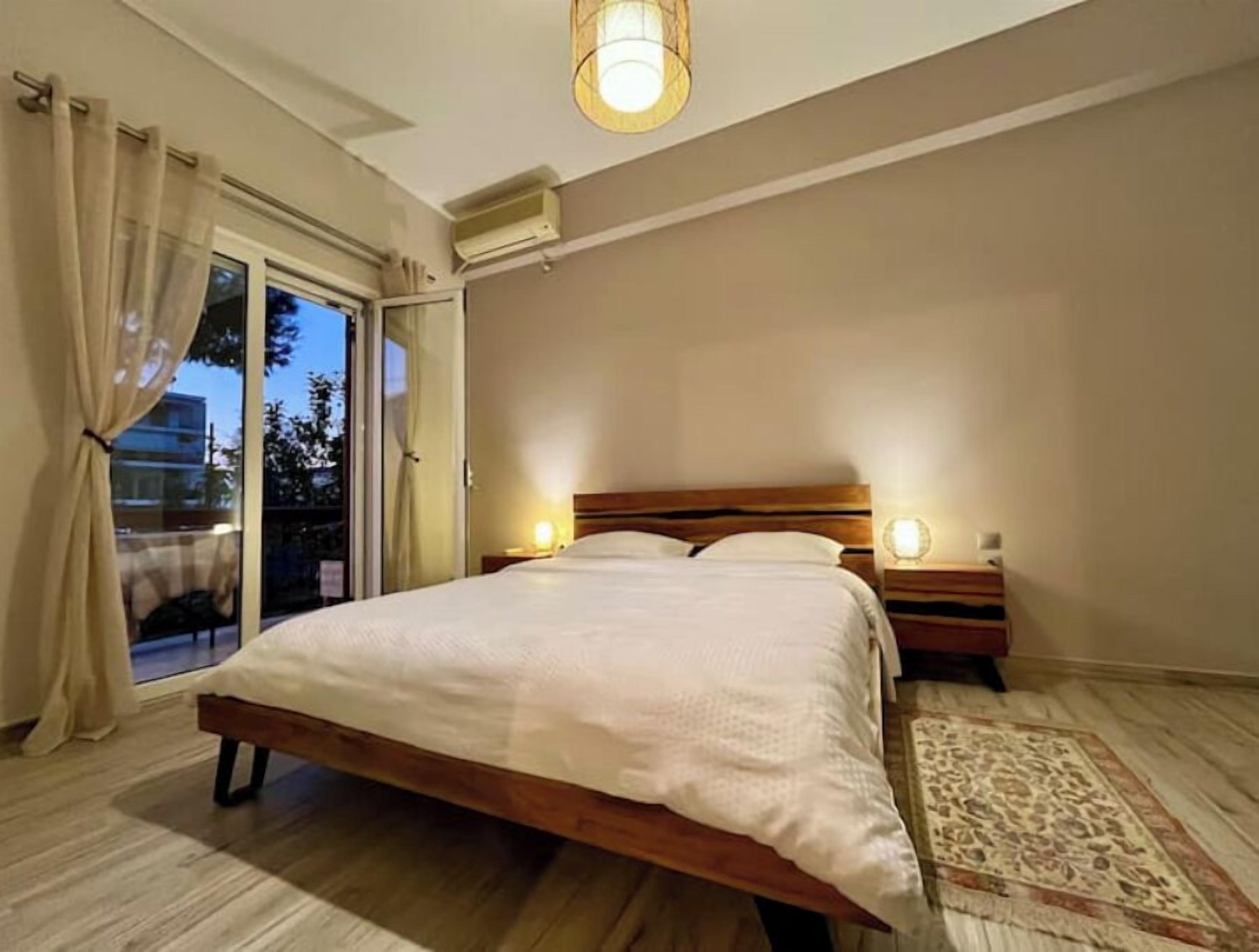 2 bedrooms, desk, iron/ironing board, WiFi