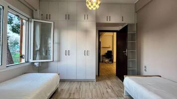 2 bedrooms, desk, iron/ironing board, WiFi