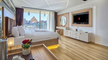 Honeymoon Suite, Balcony, Mountain View | In-room safe, desk, laptop workspace, soundproofing