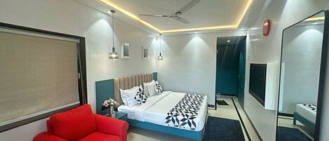 Desk, free WiFi, bed sheets