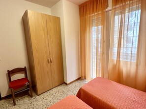 Apartment, Smoking