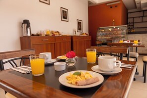 Desayuno buffet incluido todos los días 