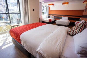 Standardværelse til 4 personer - ikke-ryger - privat badeværelse | Skrivebord, gratis Wi-Fi