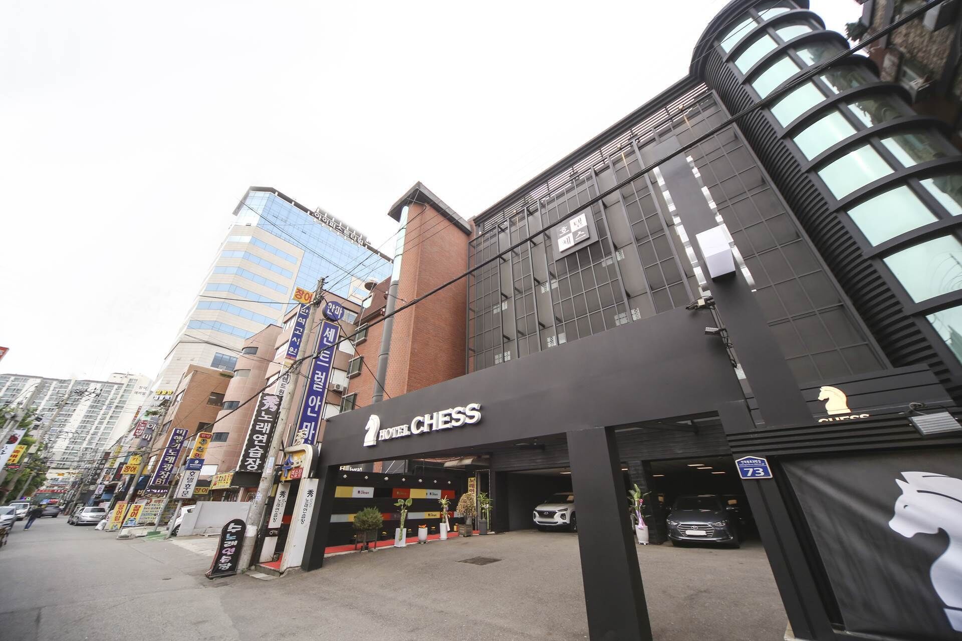 A building with a black facade and a sign that reads "CHESS".