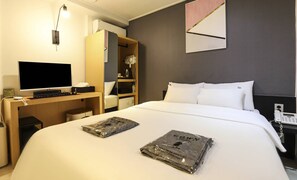 Deluxe Double Room | Desk, free WiFi - CHESS HOTEL (Anyang)
