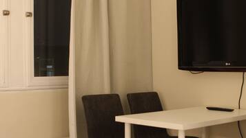 Familie vierpersoonskamer, gemeenschappelijke badkamer | Geluiddichte muren, gratis wifi