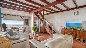 Villa Confort, 2 habitaciones, alberca privada, vista al mar | Baño | Secadora de cabello, toallas, papel de baño