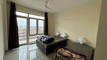 3 bedrooms, travel cot, bed sheets