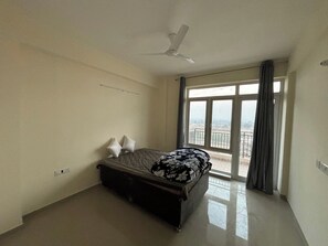 3 bedrooms, travel cot, bed sheets