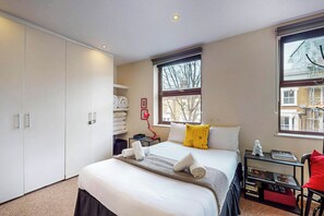 1 bedroom, desk, free WiFi, bed sheets - 1 Bed House - 12 Min Walk To Emirates Stadium (London)