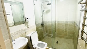 Deluxe Double or Twin Room, Balcony, City View | Bathroom