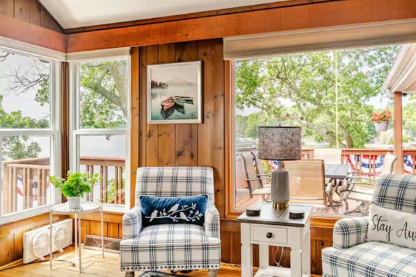 TV connectée, cheminée, jeux vidéo