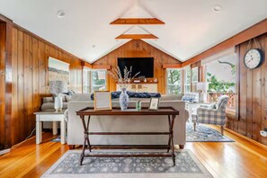 TV connectée, cheminée, jeux vidéo