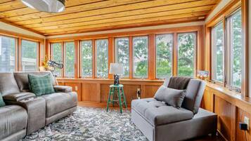 Smart TV, fireplace, video games