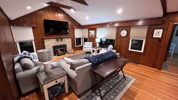 TV connectée, cheminée, jeux vidéo