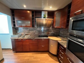 Fridge, microwave, oven, stovetop - Cozy apartment for 7 people - Port Aventura (Vila-seca)