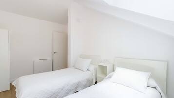 2 slaapkamers, een strijkplank/strijkijzer