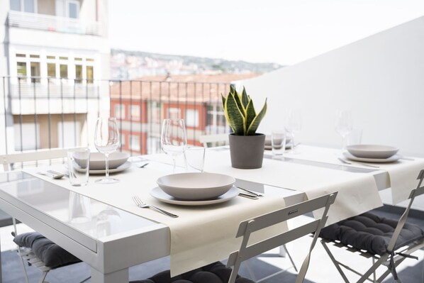 Outdoor dining - Urbanfive 5A Ourense center Duplex Penthouse with terrace (Ourense)