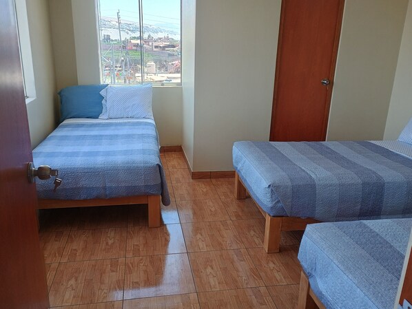 Laptopgeeigneter Arbeitsplatz, kostenloses WLAN