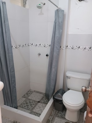 Classic Double or Twin Room, Courtyard View | Bathroom
