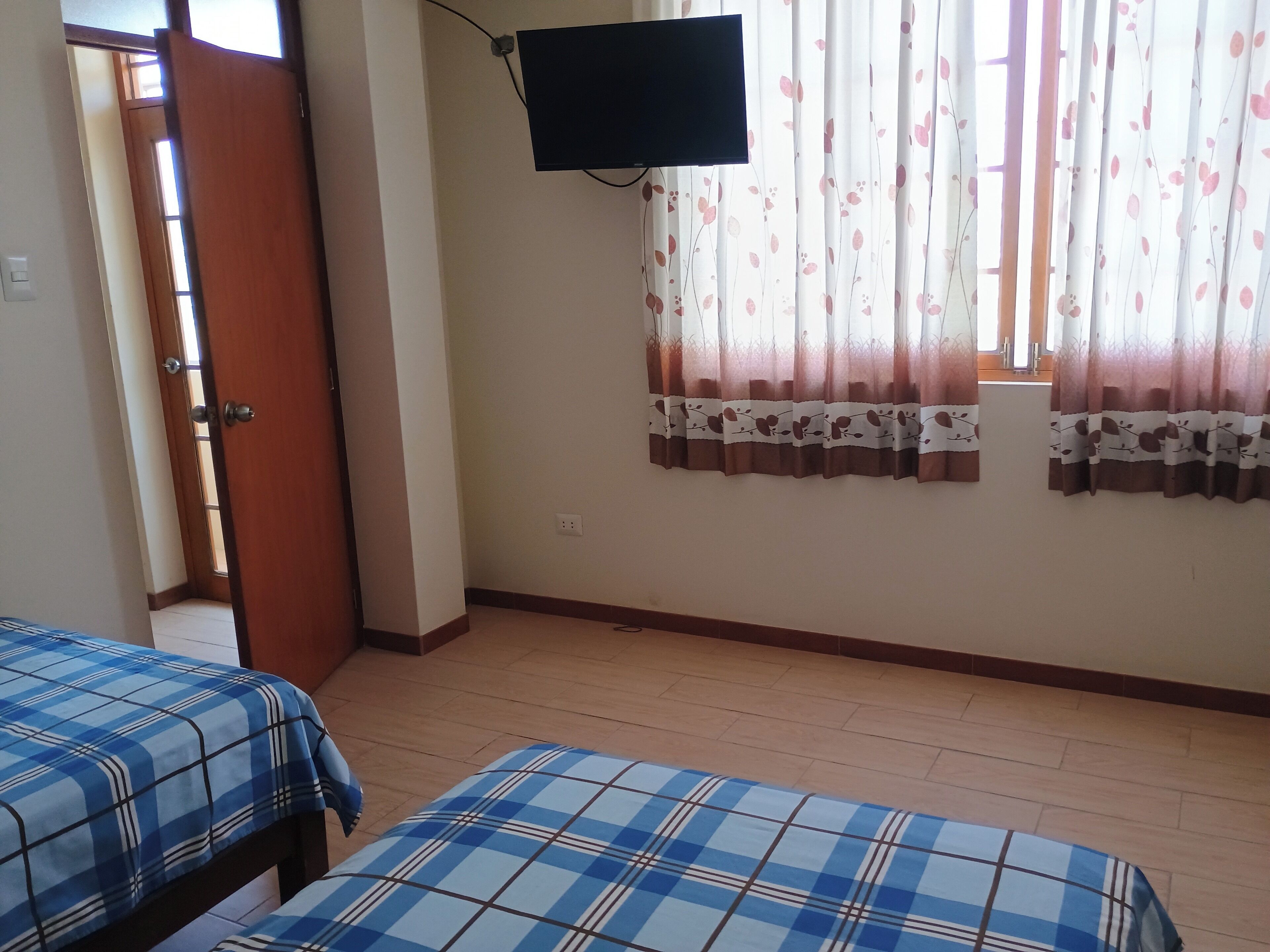 经典双床房 | 笔记本电脑工作区、免费 WiFi