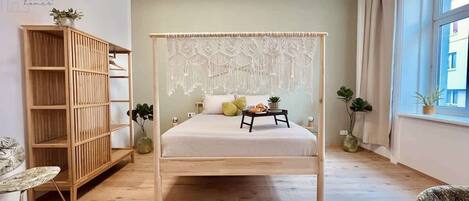 Iron/ironing board, travel cot, WiFi, bed sheets