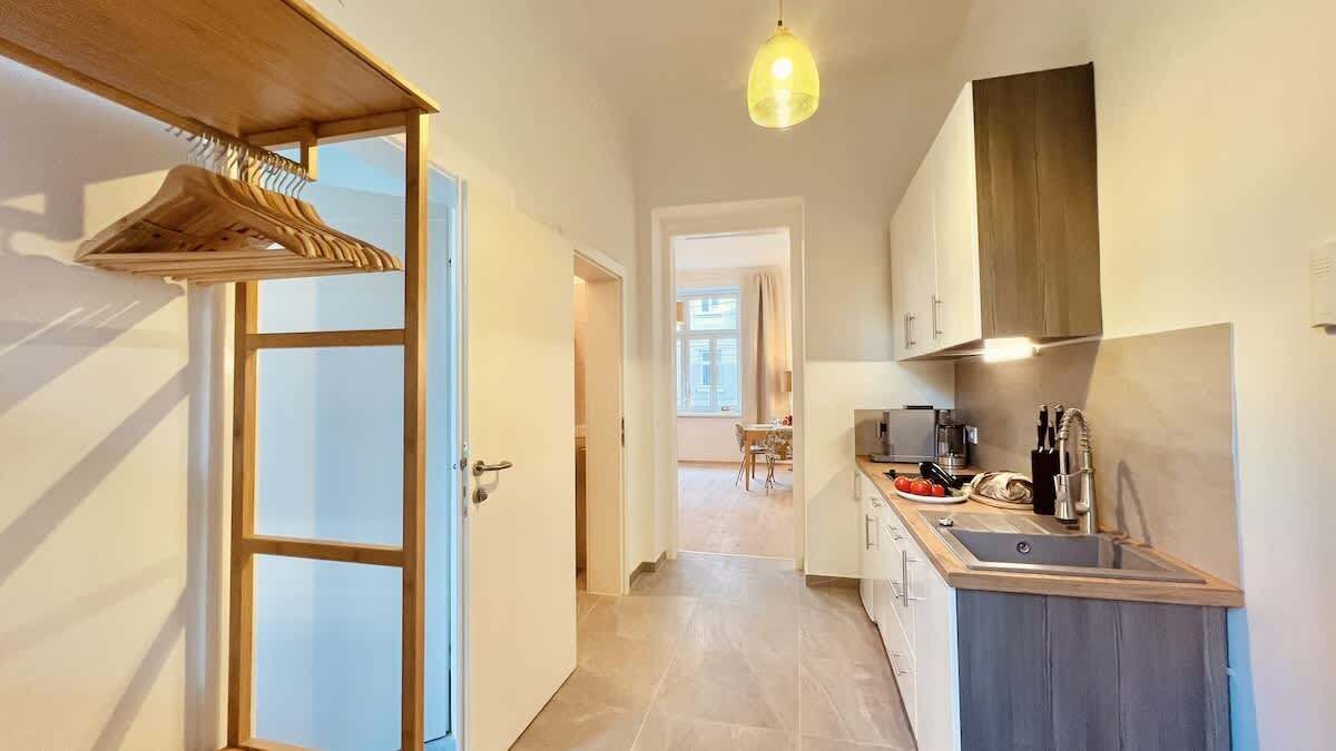 Kaffetrakter/tekoker, kjøleskap, mikrobølgeovn og kokeplater