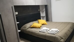 2 makuuhuonetta, silitysrauta/-lauta, Wi-Fi, vuodevaatteet