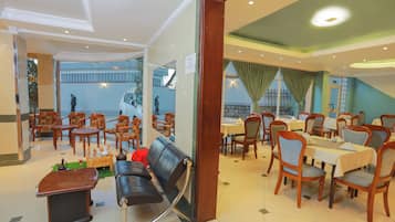 Free daily buffet breakfast