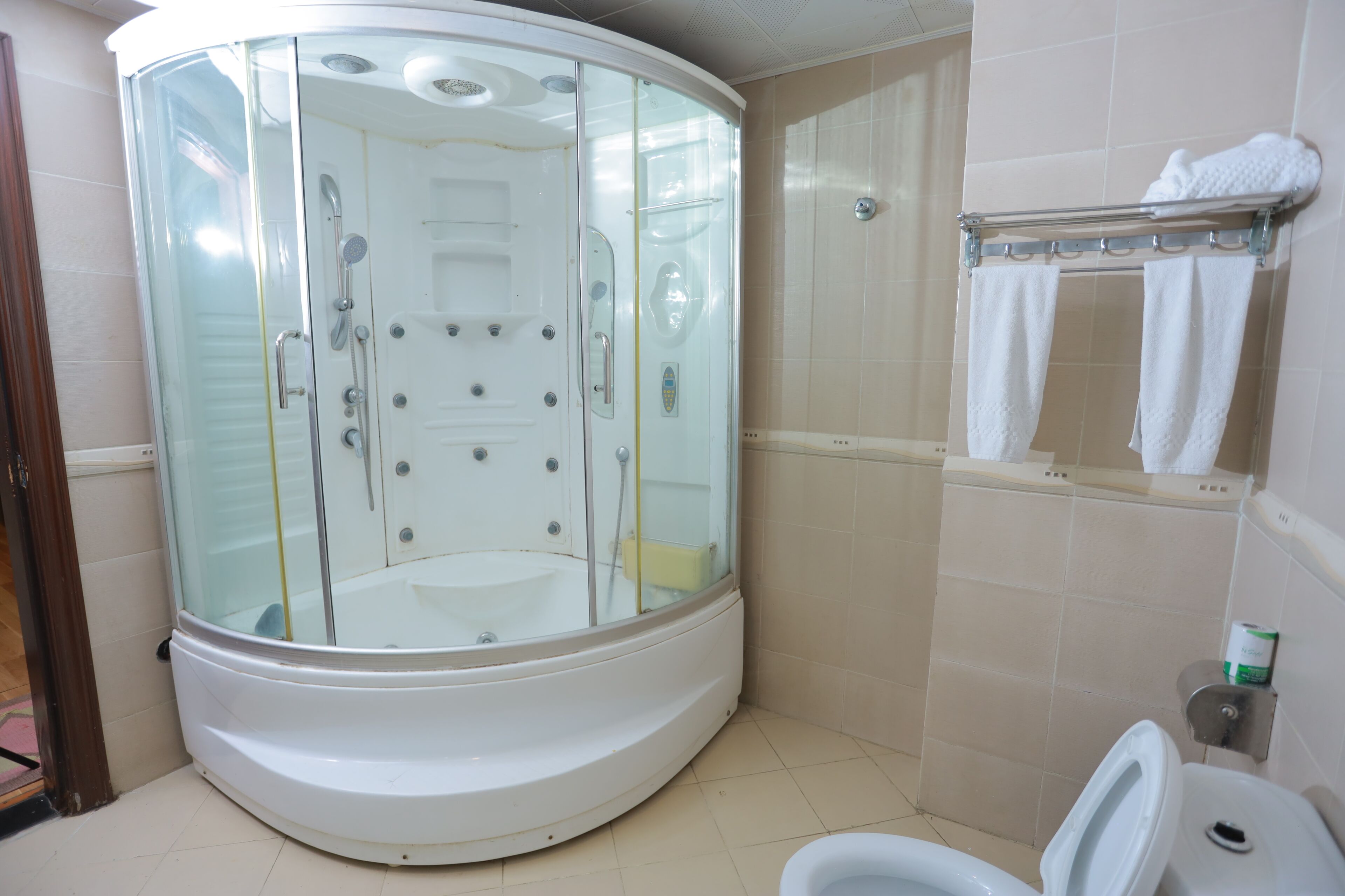 Family Suite, Balcony, City View | Bathroom | Towels, soap, shampoo, toilet paper