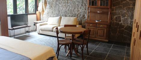 1 chambre, fer et planche Ă repasser, Wi-Fi, literie fournie