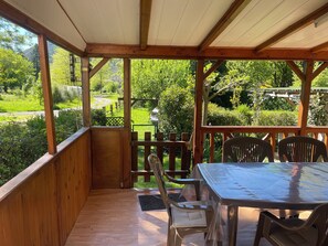 屋外ダイニングエリア